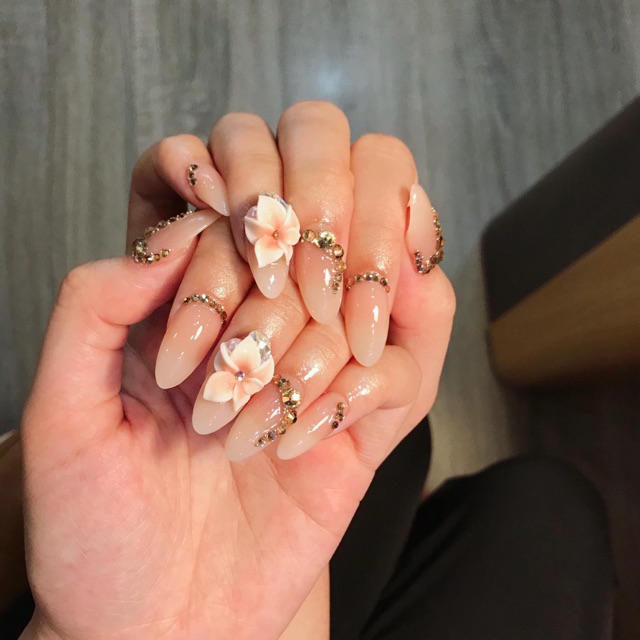 Nếu bạn đang muốn trở thành một chuyên gia nail chuyên nghiệp, khoá học nail cấp tốc là lựa chọn hàng đầu cho bạn. Với những bài học thực hành và hướng dẫn từ các chuyên gia, bạn sẽ trở thành một nghệ nhân nail thực thụ trong thời gian ngắn nhất. Hãy xem hình ảnh để khám phá thêm về khoá học này.