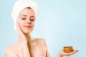 Mỹ phẩm trị mụn thâm nên có thành phần gì? 5 Kinh nghiệm chọn mua sản phẩm trị mụn tốt