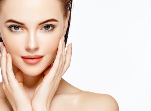 5 Lưu ý khi khi dùng kem dưỡng trắng da trị mụn 2 Đối với những ai may mắn sở hữu làn da bình thường thì việc chọn kem dưỡng trắng da hết sức dễ dàng, có rất nhiều sự lựa chọn cho bạn