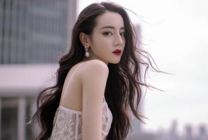 Những dòng kem dưỡng trắng da trị mụn đang được săn đón nhất thị trường