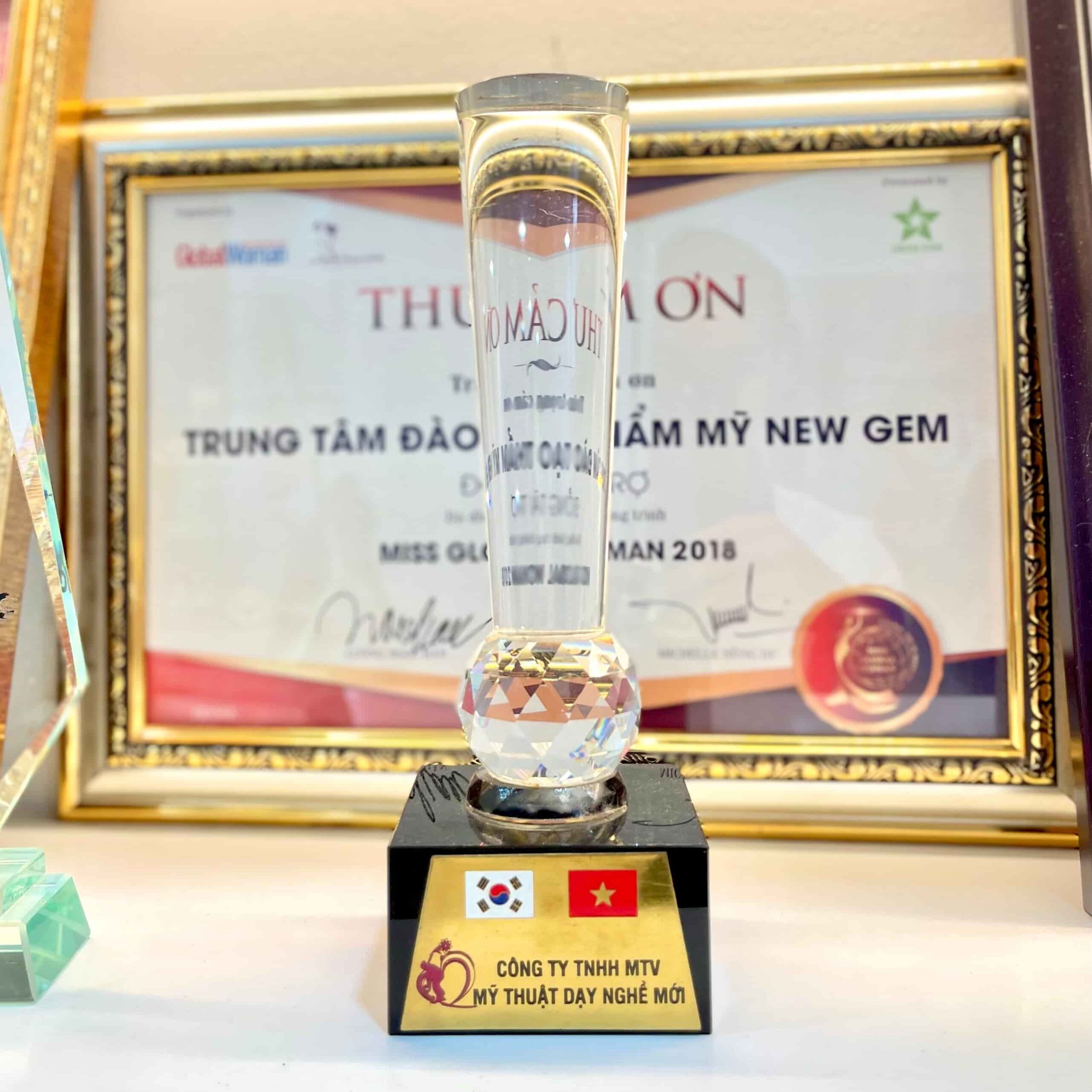 Khóa học Makeup chuyên nghiệp 48 Giai thuong new gem 2 min scaled